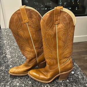 Acme Vintage Tan Leather Cowboy Boots size 5.5